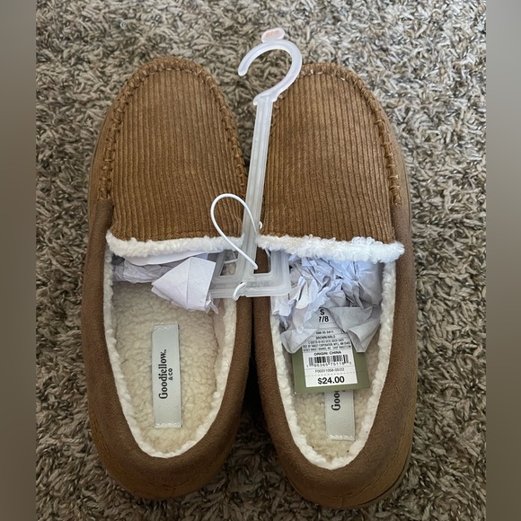 Goodfellow & Co Men’s Slippers - Picture 2 of 4